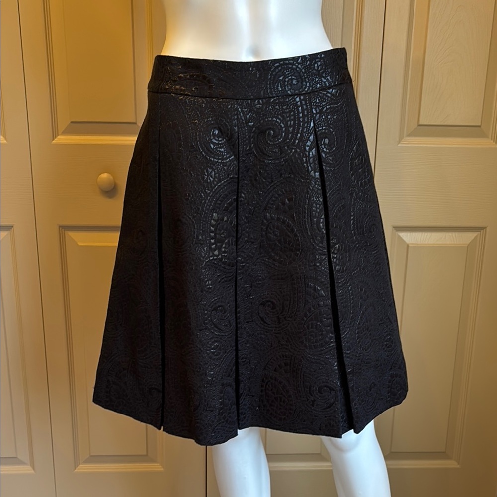 BANANA REPUBLIC black on black paisley pleated skirt